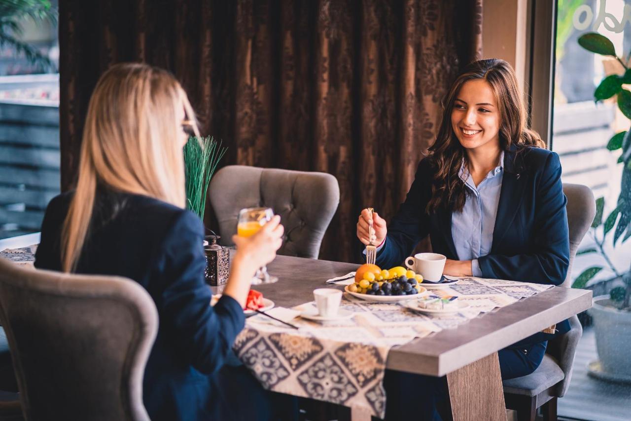 Plaza - Free Parking Hotel 3*