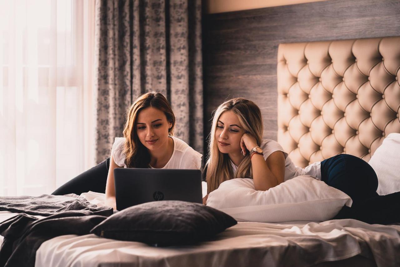 Plaza - Free Parking Hotel