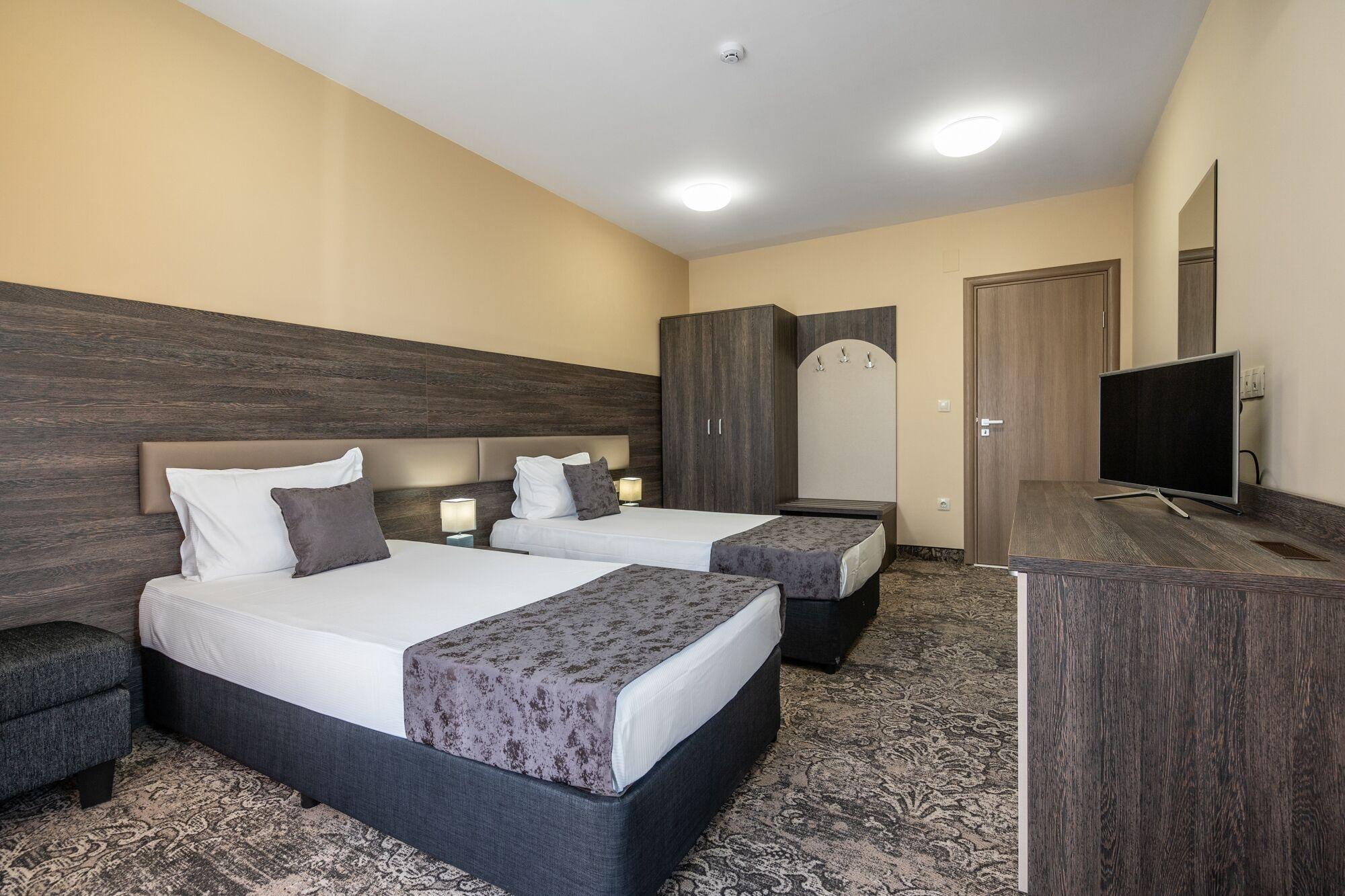 Hotel Plaza - Free Parking 3*