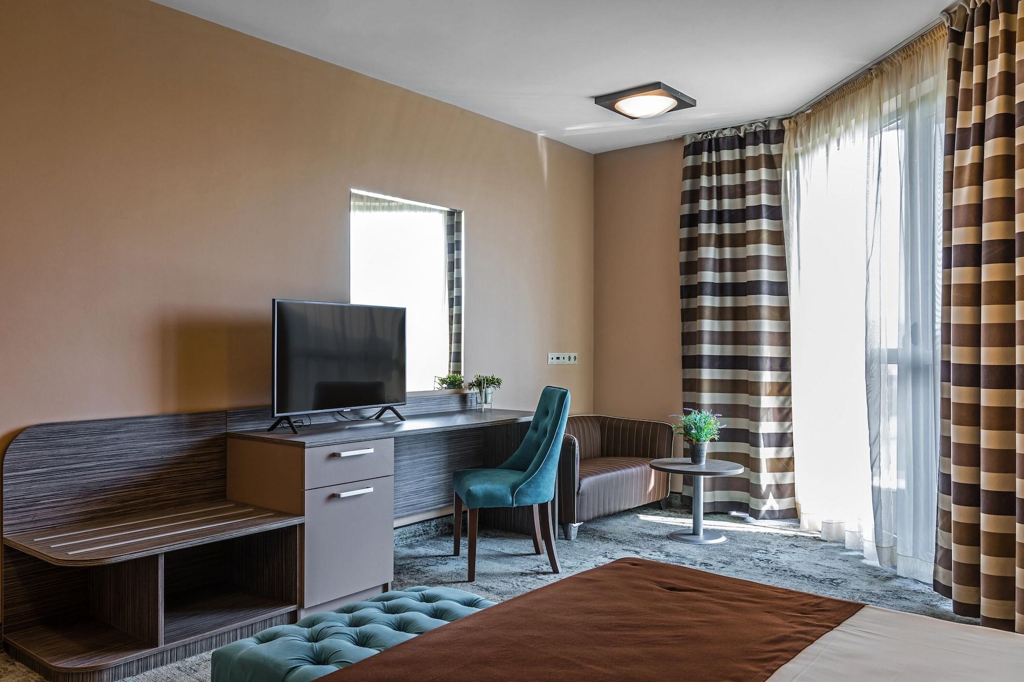 Hotel Plaza - Free Parking 3*