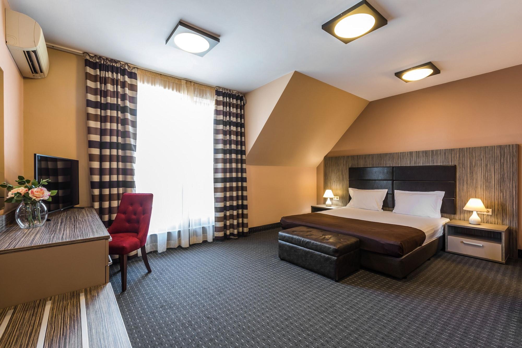Hotel Plaza - Free Parking