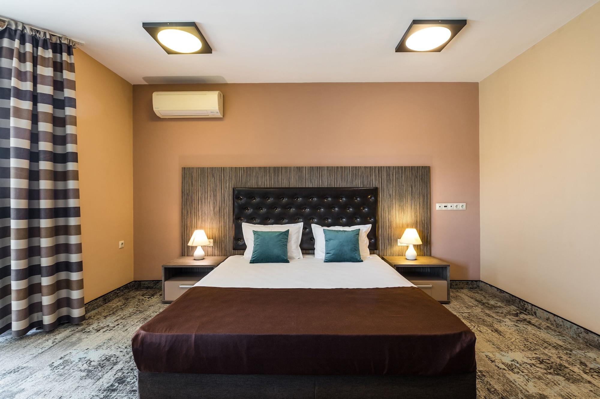Hotel Plaza - Free Parking