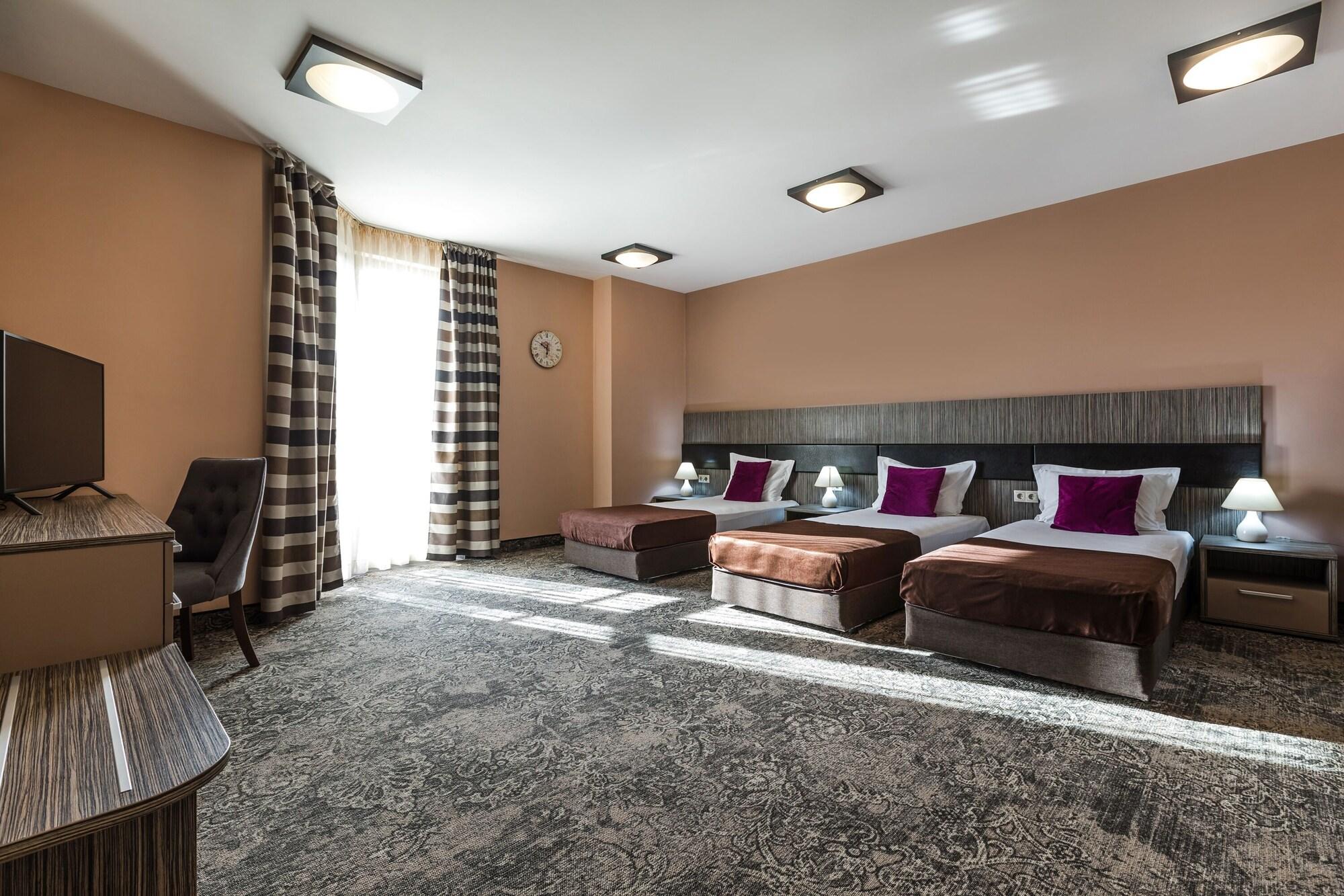Plaza - Free Parking 3*
