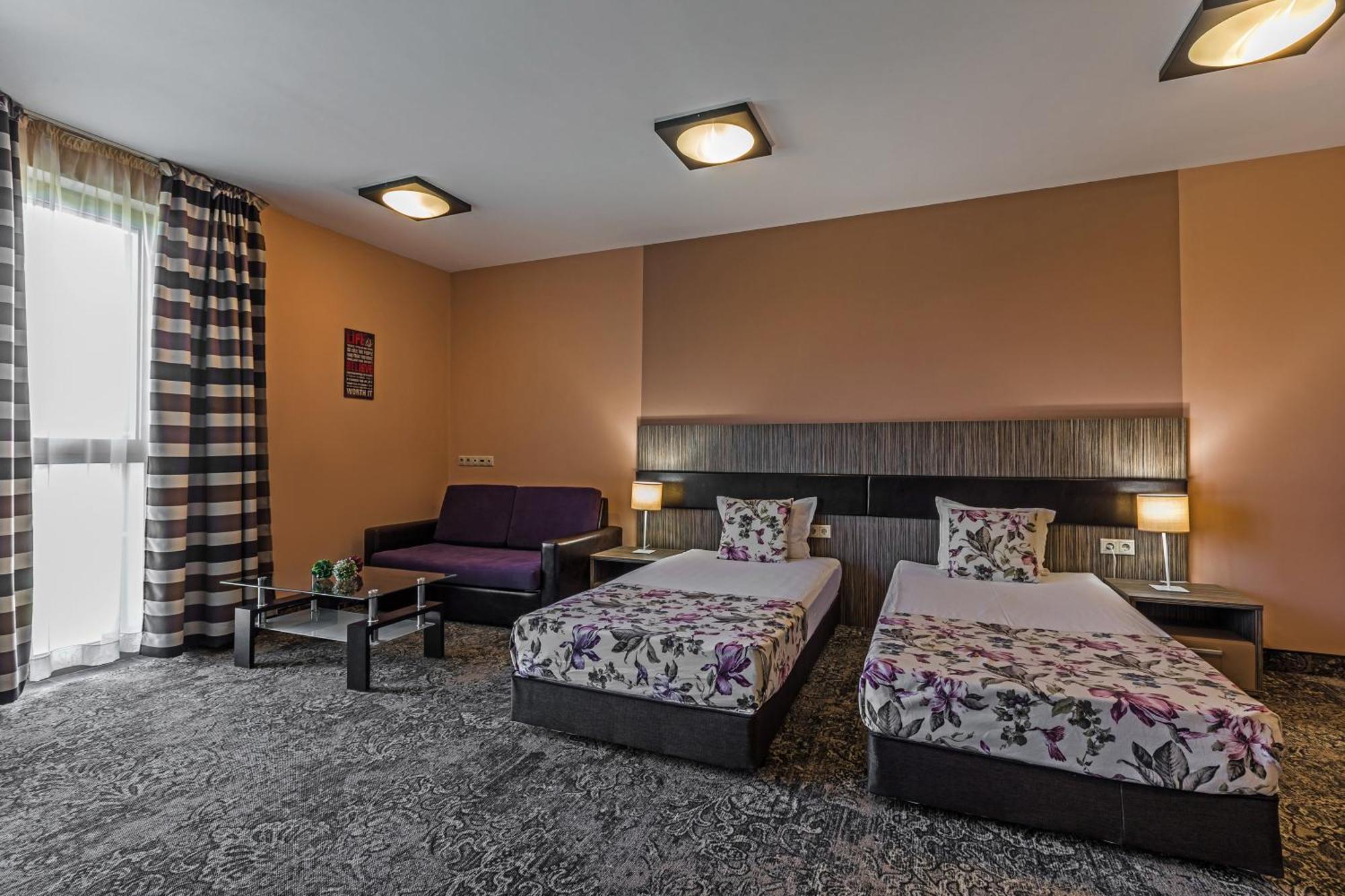 Hotel Plaza - Free Parking
