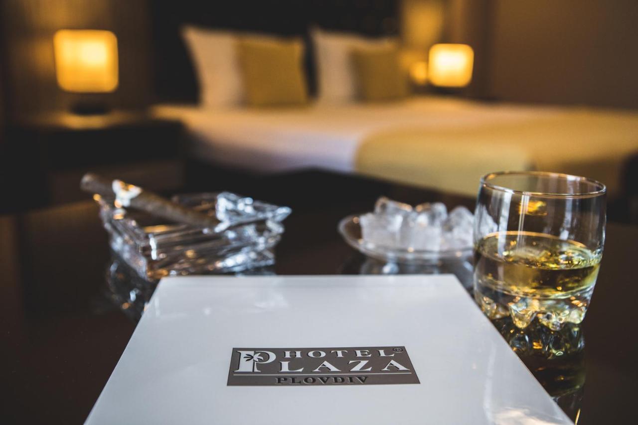 Plaza - Free Parking Hotel