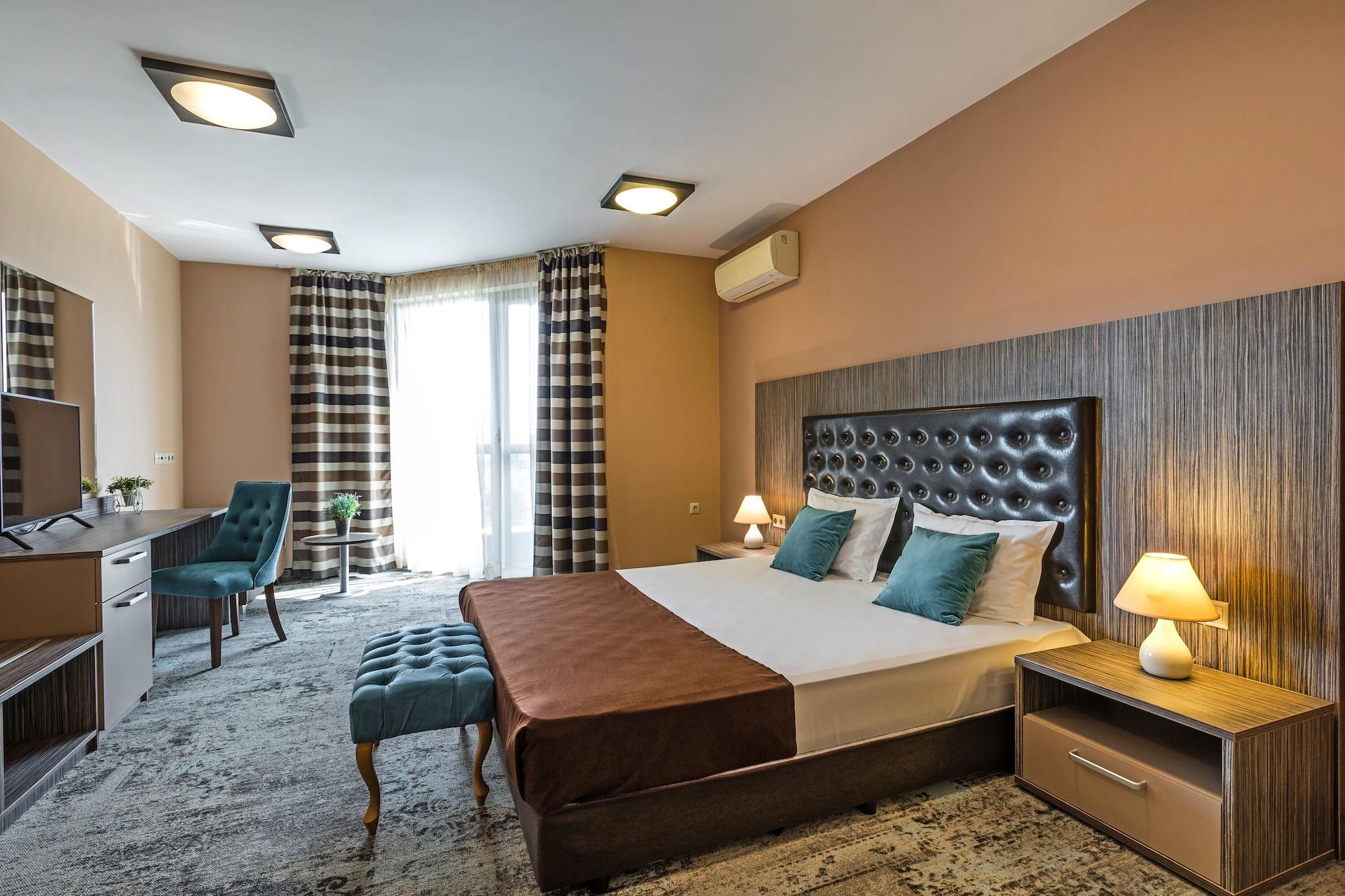 Готель Plaza - Free Parking 3*
