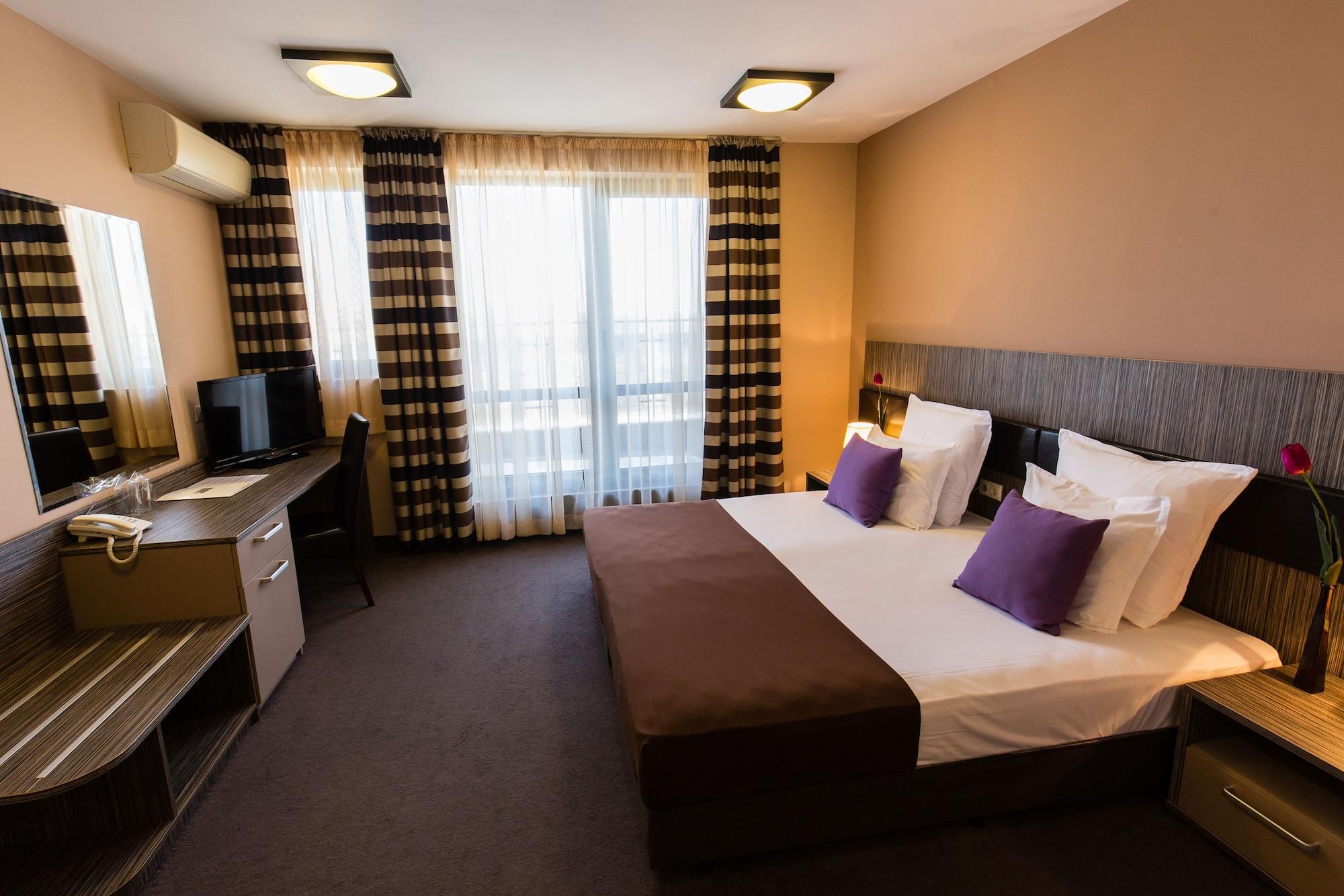 Готель Plaza - Free Parking 3*