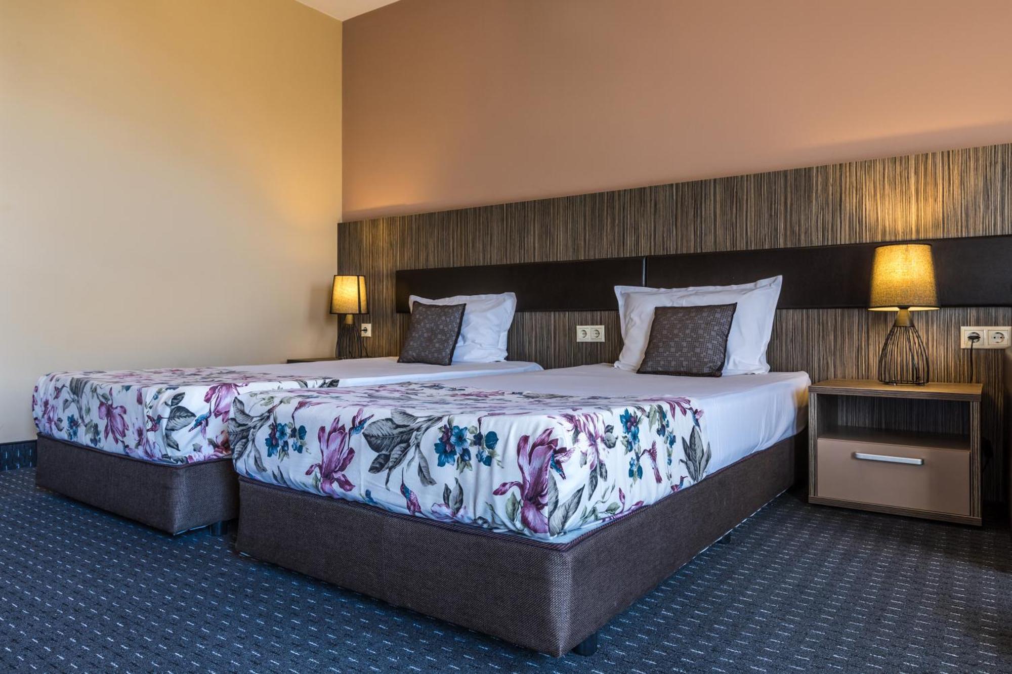 מלון Plaza - Free Parking 3*